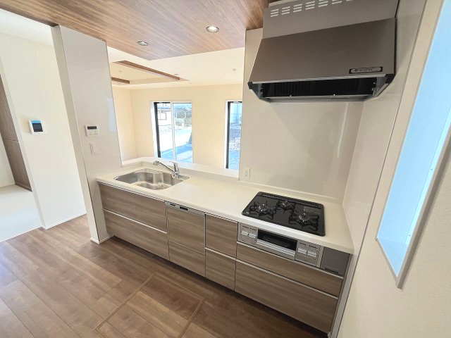 【キッチン】 | 大野城市つつじヶ丘3丁目　1号棟（全2棟）【仲介手数料無料・0円】 | 現地写真。
