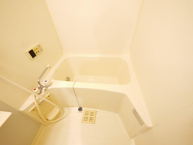 アンソレイエ　（前裁町）の浴室|きれいなお風呂です