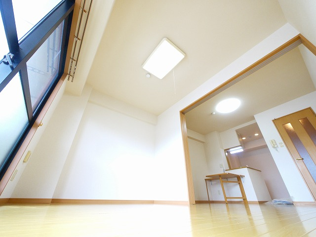 アンソレイエ　（前裁町）の内装|内装は落ち着いています