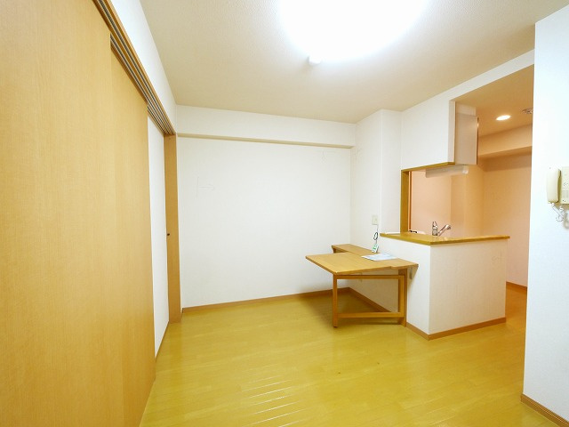 アンソレイエ　（前裁町）の居間・リビング|リビングです