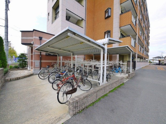 アンソレイエ　（前裁町）のその他共用部分|共用の駐輪場です