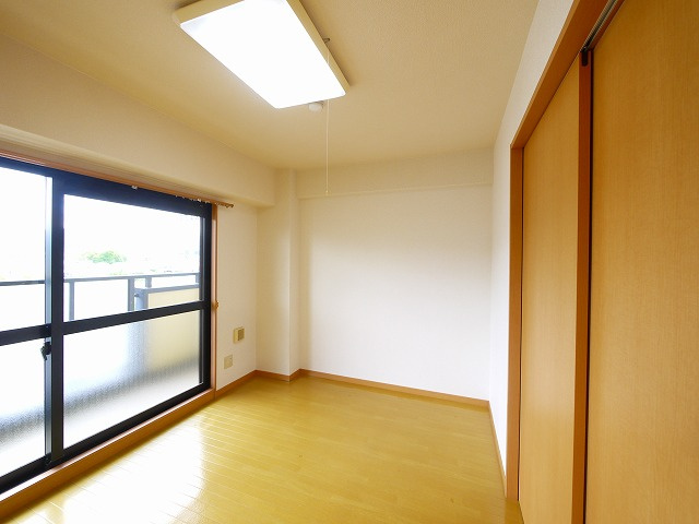 アンソレイエ　（前裁町）の洋室|きれいな洋室です