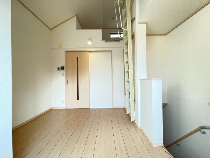 中野区大和町３丁目のアパートの居間・リビング