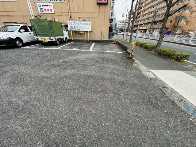 第3オオタビルの駐車場