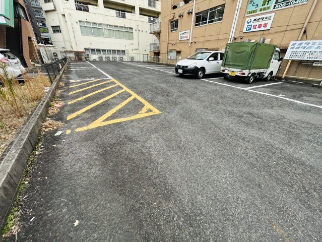 第3オオタビルの駐車場