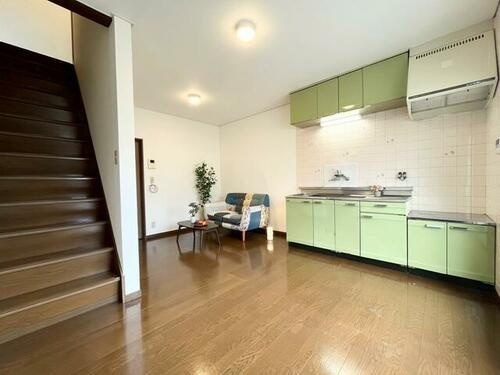 江端町　中古一戸建ての居間・リビング|LDK9.0帖
■物件内覧・資金計画相談・住宅ローン相談、リフォーム相談、お問合せ受付中■
※当日・翌日のご内覧、ご相談はお電話でのお問合せがスムーズです！