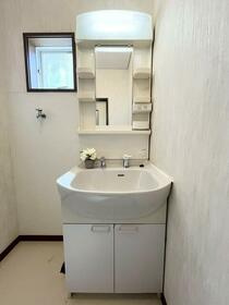 江端町　中古一戸建ての独立洗面台|■物件内覧・資金計画相談・住宅ローン相談、リフォーム相談、お問合せ受付中■
※当日・翌日のご内覧、ご相談はお電話でのお問合せがスムーズです！