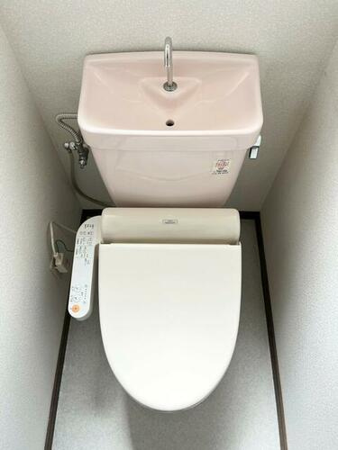 江端町　中古一戸建てのトイレ|温水洗浄便座付き
■物件内覧・資金計画相談・住宅ローン相談、リフォーム相談、お問合せ受付中■
※当日・翌日のご内覧、ご相談はお電話でのお問合せがスムーズです！