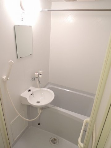 レオパレス４３８の浴室