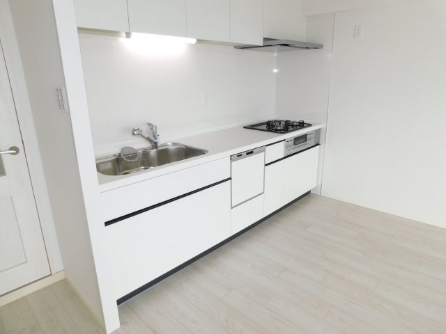 名古屋市南区滝春町の中古マンションのキッチン|◇キッチン◇　　キッチン新品交換　食洗機・吊戸棚付き　（２０２５年７月リフォーム済）