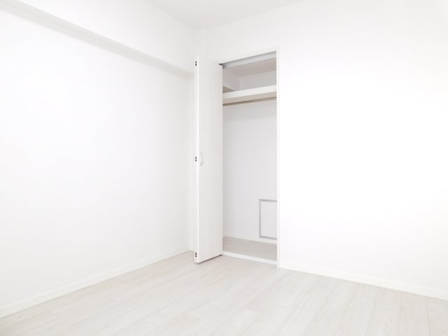 名古屋市南区滝春町の中古マンションの洋室|◇洋室◇　　明るい洋室５．０帖　収納完備！　（２０２５年７月リフォーム済）