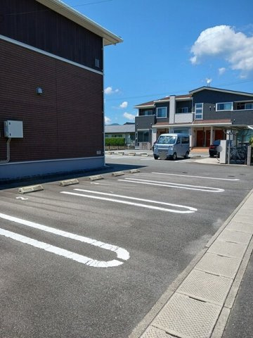 サンライフ上峰Ⅲの駐車場