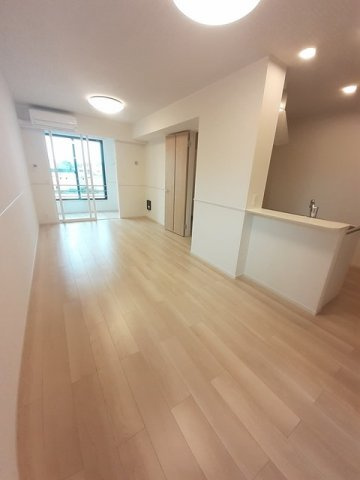 ピュア　ライヴ　ＸⅢ　Ａ棟の居間・リビング