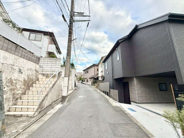 板橋区西台3丁目　建築条件無し売地の前面道路含む現地写真|2025.10.10撮影

内見希望・資料請求などお気軽にお問い合わせ下さい！
03-5990-5201