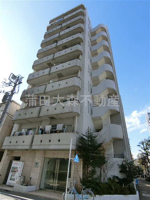 アデッソ大森の外観|2005年8月築　RC鉄筋コンクリート造地上10階建て1K～1DK総戸数18戸の分譲賃貸マンション　東京都大田区大森北4丁目　JR京浜東北線大森駅最寄り、京浜急行本線大森海岸駅も徒歩圏内