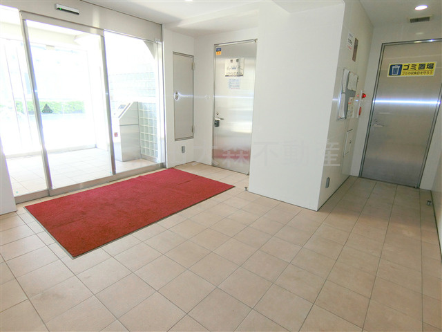 アデッソ大森のエントランス