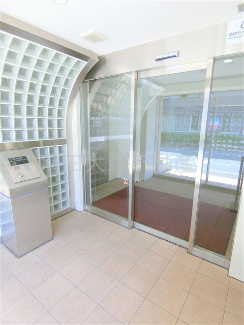 アデッソ大森のエントランス