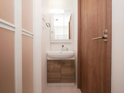 【独立洗面台】 | エスリード松屋町グレイス | 独立洗面台、小物を置くことができて便利です