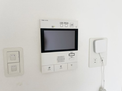 【セキュリティ】 | エスリード大阪城PREMIER | モニター付きインターホンです