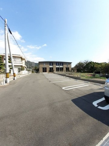 カーサ・ルピナスの駐車場