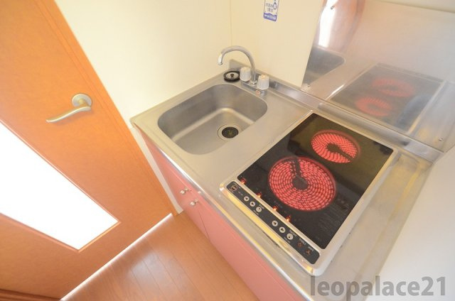 レオパレスマカービルシャナのキッチン|実際のお部屋と異なる場合がございます。