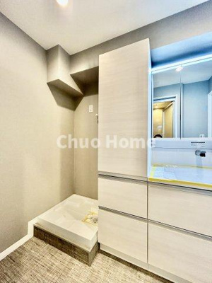 【ランドリースペース】 | マンハイム第二西大島 | 【ランドリースペース】担当者がスケールを持ち歩いておりますので、ご見学時には現在お使いの洗濯機などがきちんと収まるかなどもチェックして下さい。見学前に測っておくと非常に便利だと思います。