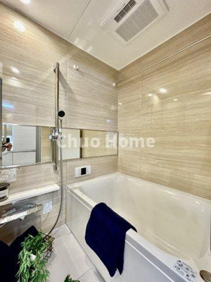 【浴室】 | マンハイム第二西大島 | 【バスルーム】暖房換気乾燥機付きシステムバスルーム。暖房・冷風・換気・乾燥など、毎日を快適に過ごせるうれしい機能が揃っています。雨の日の洗濯物も安心です。