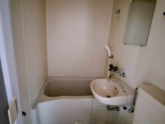 レオパレス岡崎公園の浴室|実際のお部屋と異なる場合がございます。