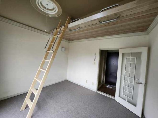 レオパレス岡崎公園の居間・リビング|実際のお部屋と異なる場合がございます。