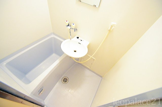 レオパレス西社口の浴室|バス・トイレ別