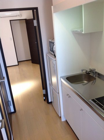 レオネクストおとがわⅡのキッチン|同タイプ物件の写真です。玄関から居室方向