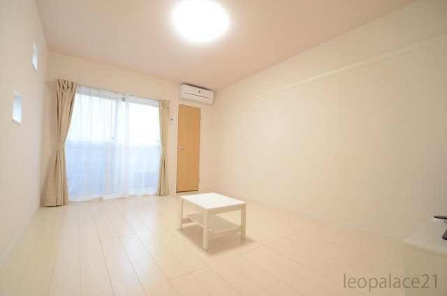 クレイノラ　フルールの居間・リビング|実際のお部屋と異なる場合がございます。