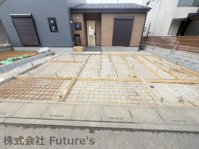三郷市泉2丁目　新築平屋戸建　全1棟の駐車場|カースペース並列2台可能