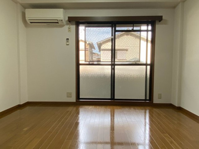 【洋室】 | ベルメゾン喜志 | 東向きベランダです。