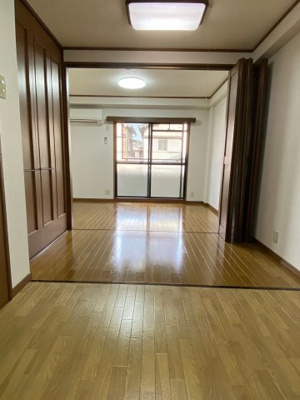 【その他】 | ベルメゾン喜志 | 玄関からベランダを見た感じです。