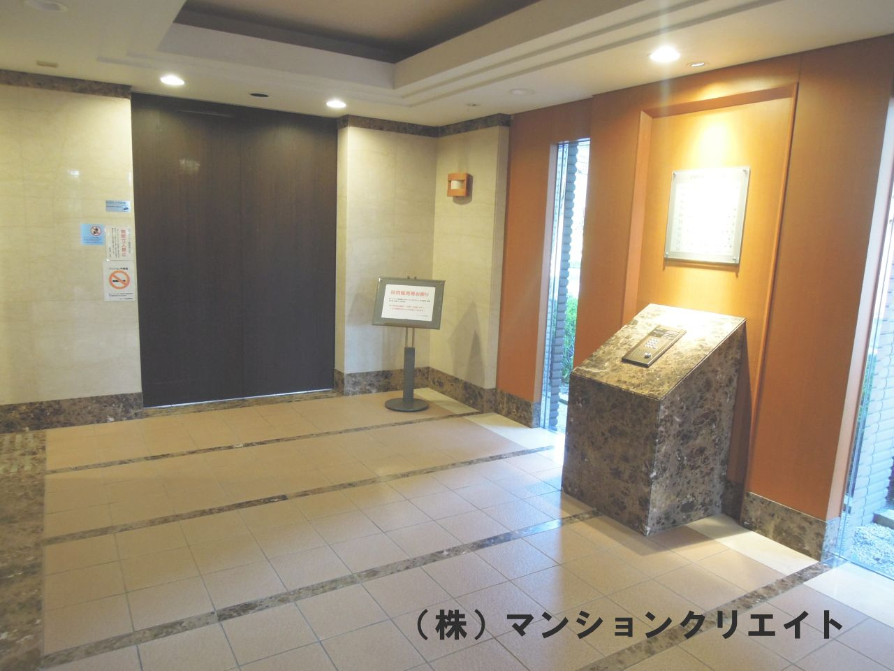 サーパス文京のエントランス