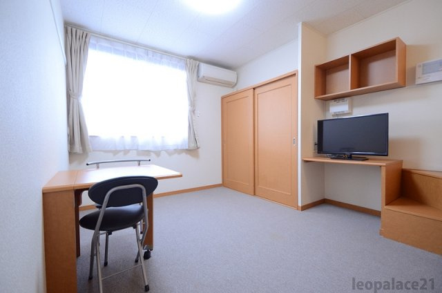 レオパレスエレガンテ大和の居間・リビング|同タイプ物件写真です。