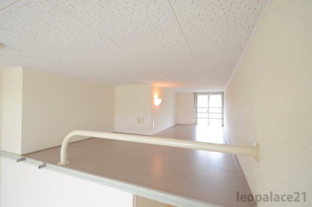 レオパレス岡崎ウエストの寝室|ロフト