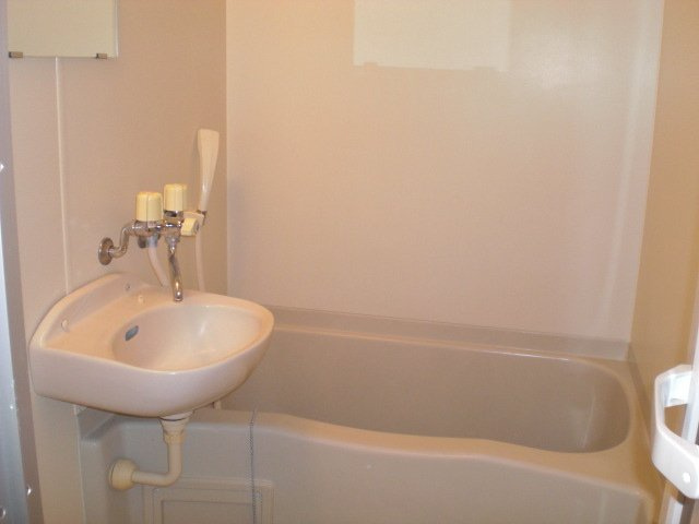 レオパレス岡崎ウエストの浴室