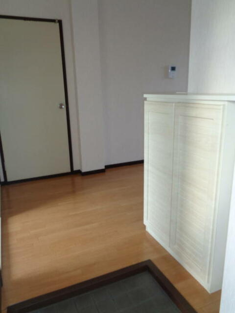 サニーヒル三田の玄関