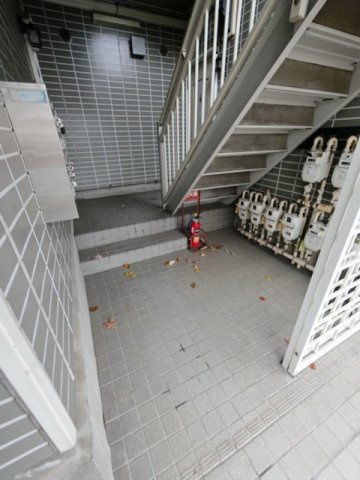 サニーヒル三田のエントランス