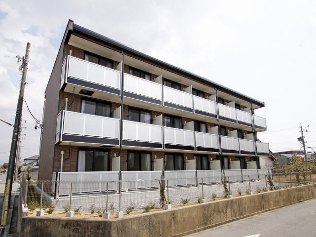 レオパレス緑丘の外観