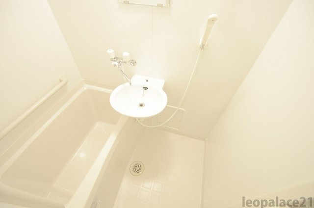 レオネクスト江口南の浴室|実際のお部屋と異なる場合がございます。