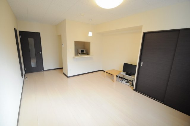 レオネクストロードスカイの居間・リビング|実際のお部屋と異なる場合がございます。