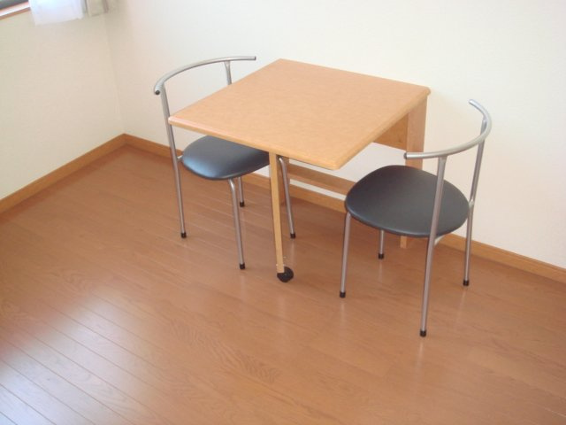 レオパレスフィオーレのその他|造り付のテーブル