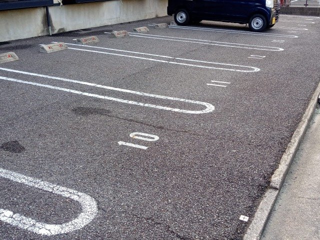 レオパレスねいし２のその他|駐車場