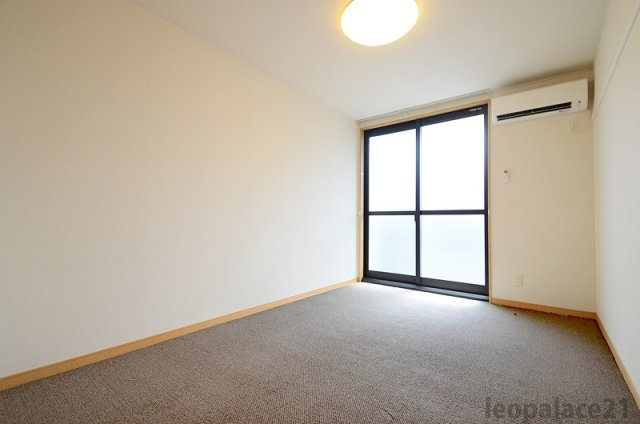 レオパレスリナフェリーチェの居間・リビング|同タイプ物件の写真です。