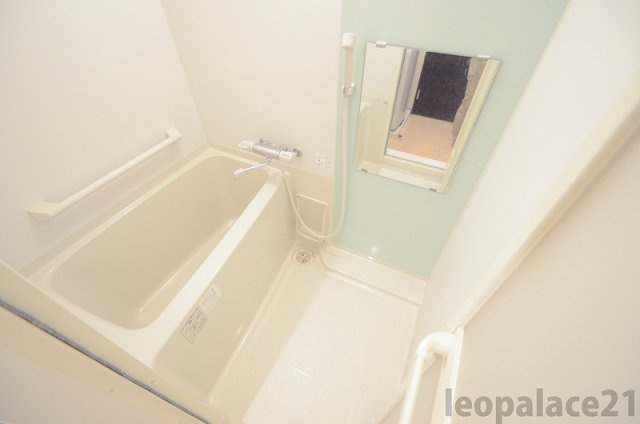 クレイノリバーサイドの浴室|実際のお部屋と異なる場合がございます。