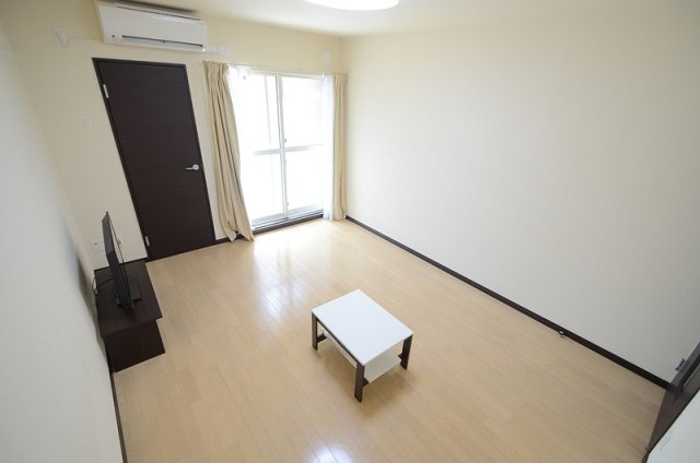 クレイノリバーサイドの居間・リビング|実際のお部屋と異なる場合がございます。