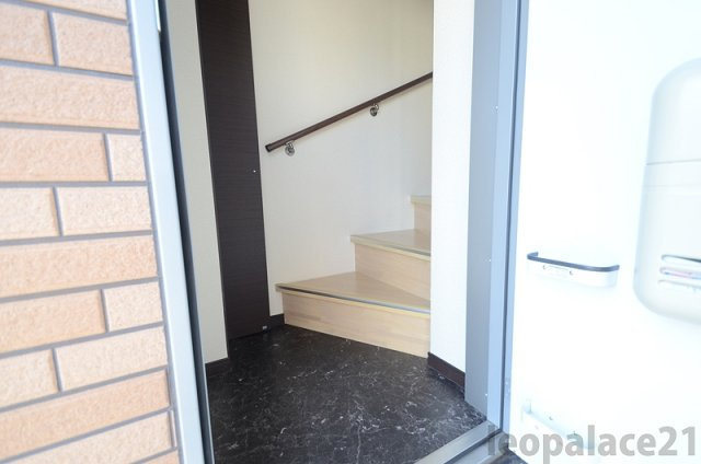 クレイノリバーサイドの玄関|同タイプ物件の写真です。